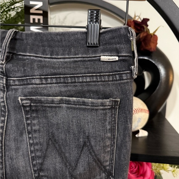 MOTHER Charcoal Distressed Skinny Jeans size 26 - Picture 5 of 8